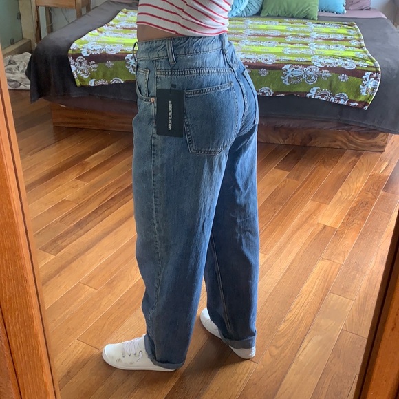 Boyfriend Denim Jeans. BNWT. Size 4. - Picture 2 of 4